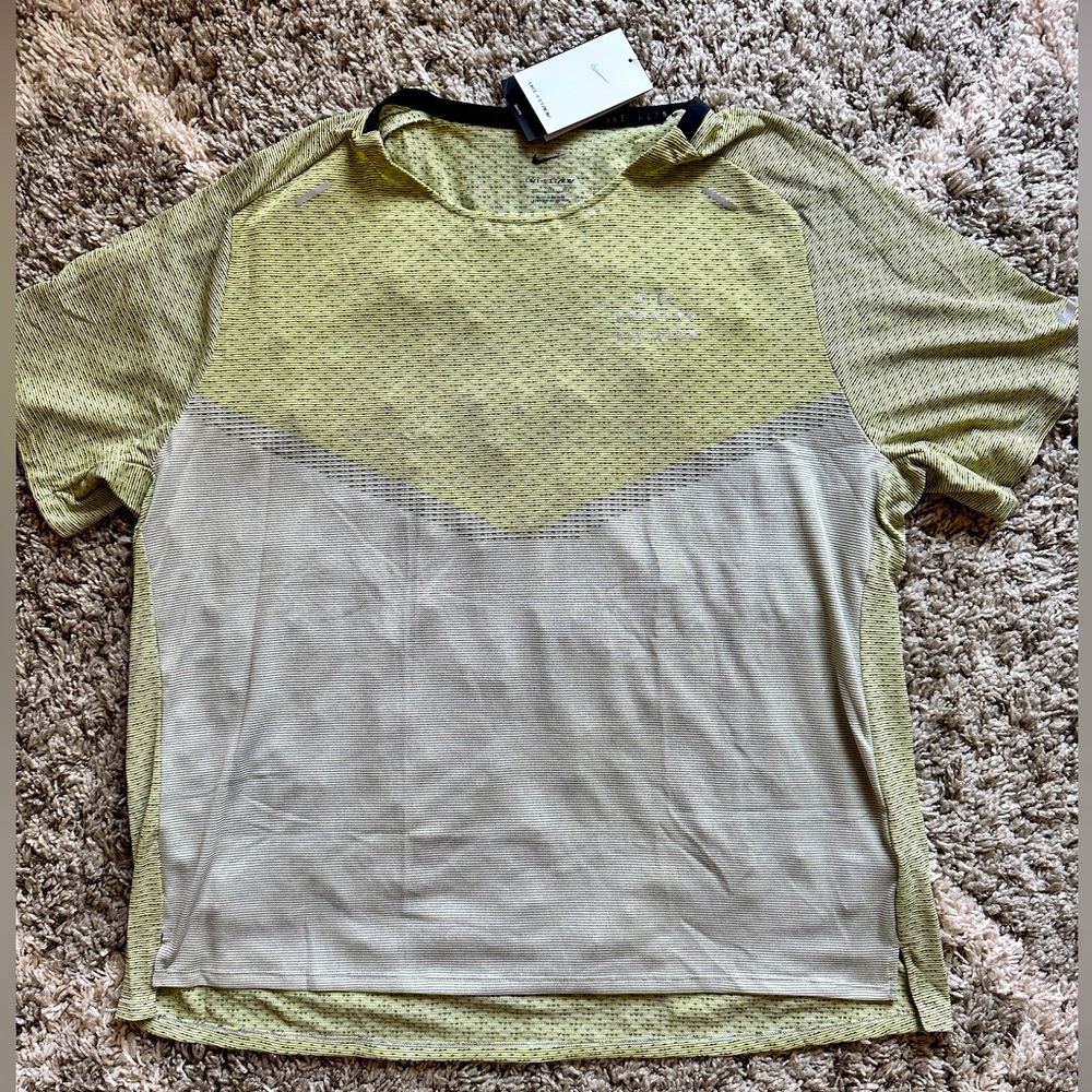 Nike Dri-Fit ADV Run Division TechKnit Running shirt